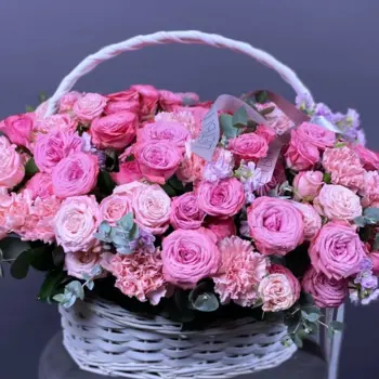 Цветы в корзине