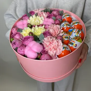 Цветы в шляпной коробке