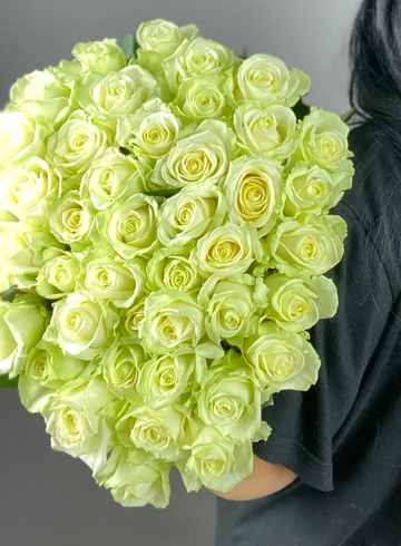 Монобукет из белых роз «Чистое очарование» от интернет-магазина цветов в 