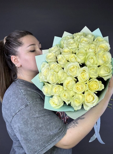 Монобукет из 35 белых роз от интернет-магазина цветов в 