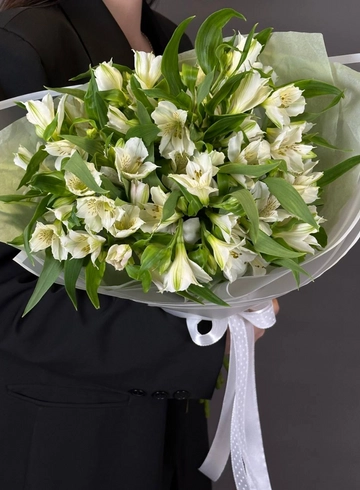 Монобукет из белой альстромерии от интернет-магазина цветов в 