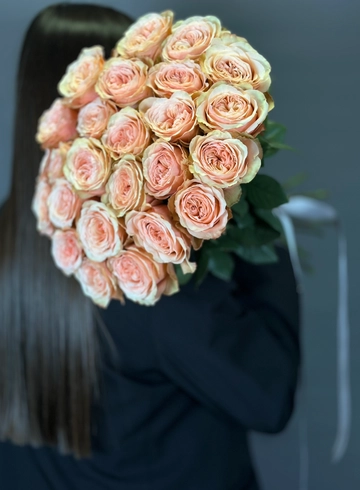 Монобукет из 25 пионовидных роз «Кахала» от интернет-магазина цветов в 