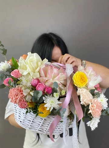 Корзина с цветами «Тени в раю» от интернет-магазина цветов в 