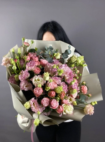 Монобукет из эустомы &laquo;Тайное послание&raquo; от интернет-магазина цветов в 