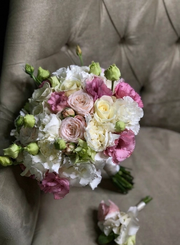 Свадебный букет «Королевская грация» от интернет-магазина цветов в 