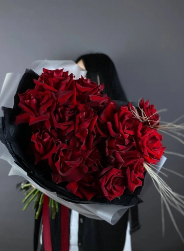 Монобукет из  красных французских роз от интернет-магазина цветов в 