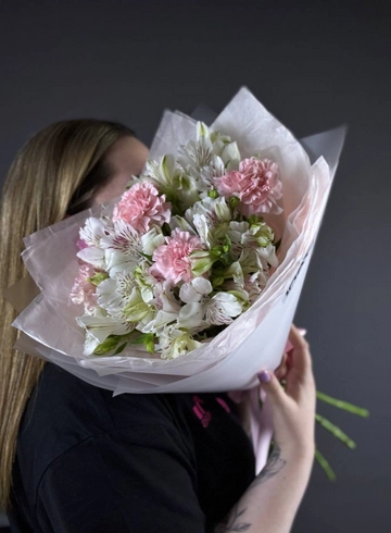 Сборный букет «Взаимность» от интернет-магазина цветов в 