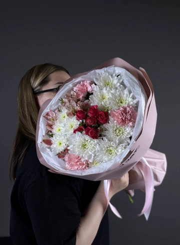 Сборный букет «Юные мечты» от интернет-магазина цветов в 