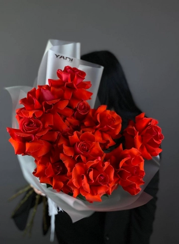 Монобукет из французских роз «Пылкое сердце» от интернет-магазина цветов в 