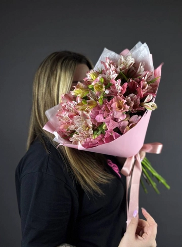 Монобукет из альстромерий «Сердечный порыв» от интернет-магазина цветов в 