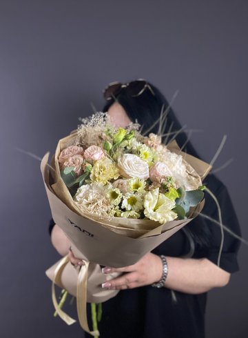 Сборный букет с эустомой, кустовой розой, диантусами &laquo;Византия&raquo; от интернет-магазина цветов в 