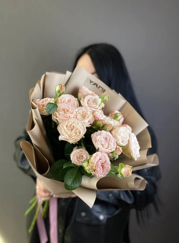 Монобукет из кустовых роз «Зефирная нежность» от интернет-магазина цветов в 