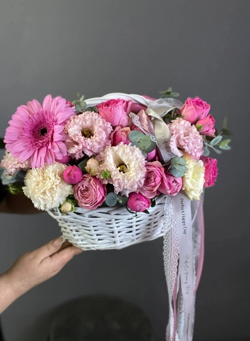 Корзина с цветами «Игра на скрипке» от интернет-магазина цветов в 