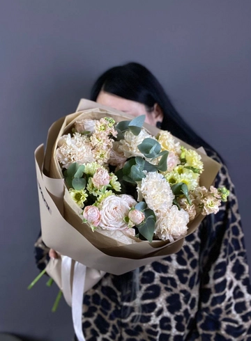 Сборный букет «Пурпурный Брюссель» от интернет-магазина цветов в 