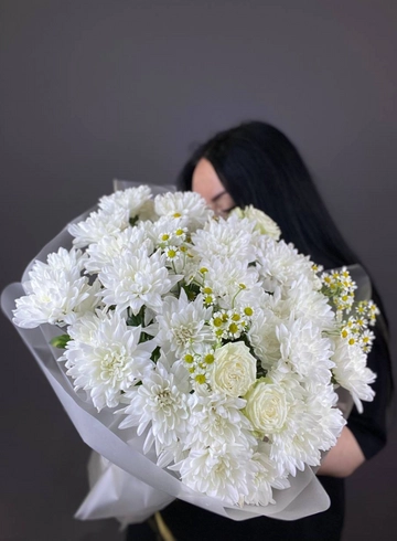 Сборный букет с хризантемой  «Крылья Ангела»  от интернет-магазина цветов в 