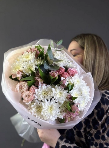 Сборный букет «Нежная романтика» от интернет-магазина цветов в 