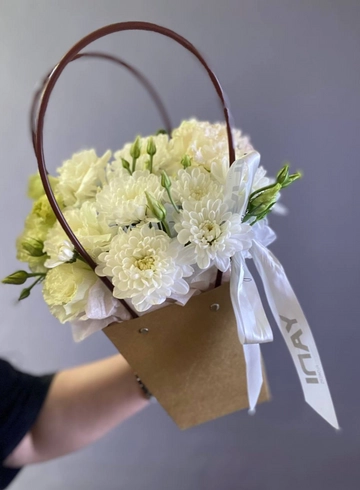 Композиция с хризантемой «Нежная симфония» от интернет-магазина цветов в 