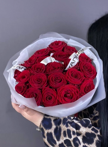 Монобукет из красных роз «Пылкое сердце» от интернет-магазина цветов в 