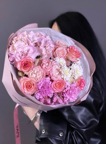 Сборный букет с гортензией от интернет-магазина цветов в 