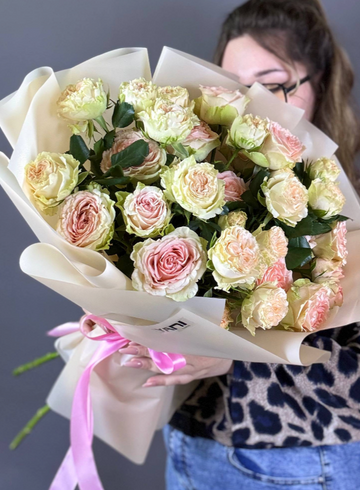 Монобукет из кустовых роз «Сердечный трепет» от интернет-магазина цветов в 