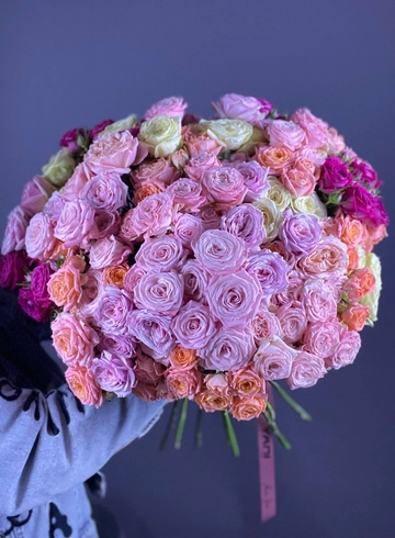 Микс кустовых роз от интернет-магазина цветов в 