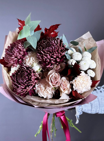 Сборный букет с хризантемой «Осень» от интернет-магазина цветов в 