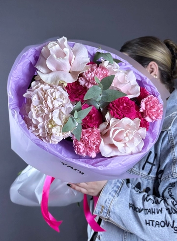 Сборный букет с французской розой  от интернет-магазина цветов в 