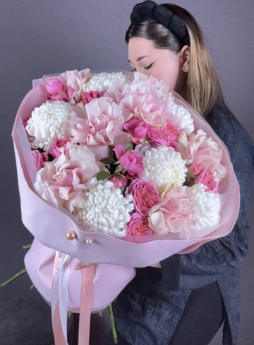 Сборный букет «Розовая искра» от интернет-магазина цветов в 
