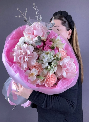 Сборный букет «Элегантное прикосновение» от интернет-магазина цветов в 