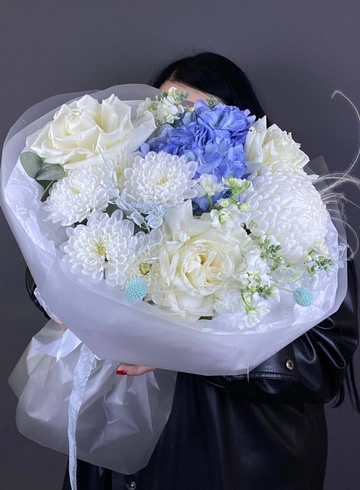 Сборный букет «Дуновение» от интернет-магазина цветов в 